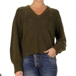 ELAN Bloomingdale’s Olive Green Cropped V-Neck Pullover Sweater NWT
